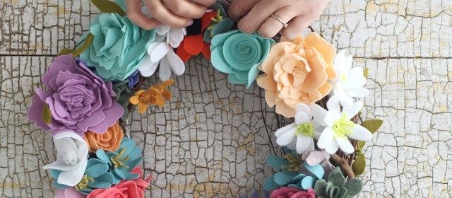 mmcd_feltflowerwreath_diy_hero_1600x700