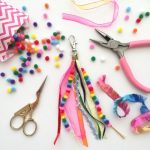 DIY: Charm de Cintas y Pompones